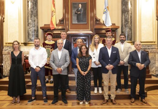 A alcaldesa recibe no Pazo Municipal aos equipos visitantes do Trofeo Teresa Herrera